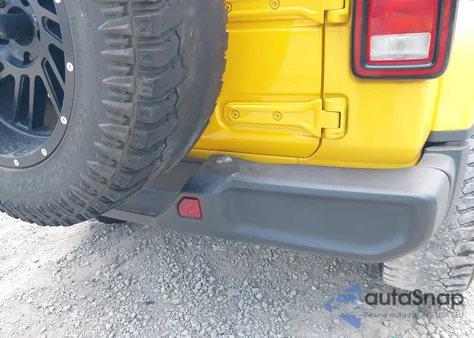 2020 Jeep Wrangler Unlimited Sahara z USA, uszkodzony, nr VIN 1C4HJXEN5LW115496